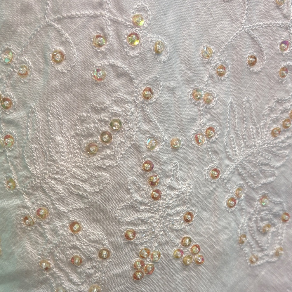 Elegant White Irish Linen Blouse with Embroidered Details - Picture 6 of 15